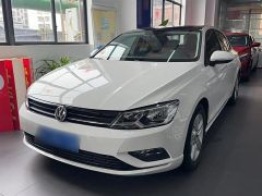 Volkswagen Sagitar White 2017