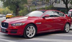 Land Rover XEL Red 2017