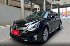 Toyota Signia Black 2012