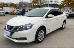 NISSAN Sentra White 2018