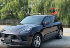 PORSCHE Macan Brown 2021