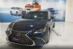 Lexus ES Blue 2021