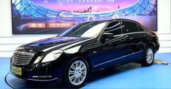 Benz E-Class Black 2010
