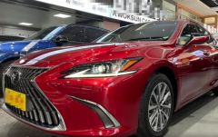 Lexus ES Red 2021