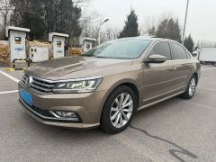 Volkswagen Passat Yellow 2016