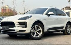 PORSCHE Macan White 2021