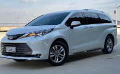 Toyota Sienna White 2021