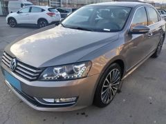 Volkswagen Passat Champagne 2011