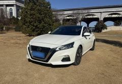 NISSAN Altima White 2020