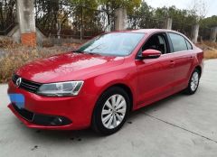 Volkswagen Sagitar Red 2013