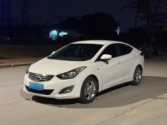 Hyundai Elantra White 2012