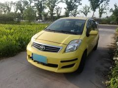 Toyota Yaris Yellow 2011