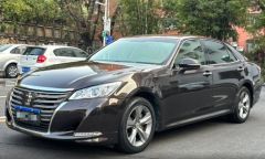 Toyota Signia Brown 2015