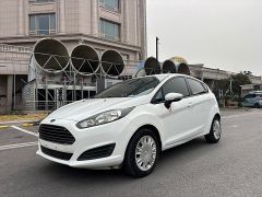 Ford Fiesta White 2013