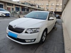 Skoda Octavia White 2015
