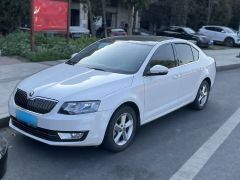 Skoda Octavia White 2015