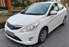 Hyundai Verna White 2010