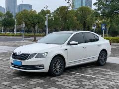 Skoda Octavia White 2018