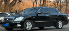 Toyota Signia Black 2010