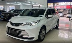 Toyota Sienna White 2021