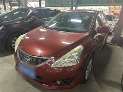NISSAN TIIDA Red 2011