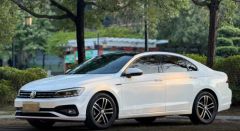 Volkswagen Sagitar White 2018