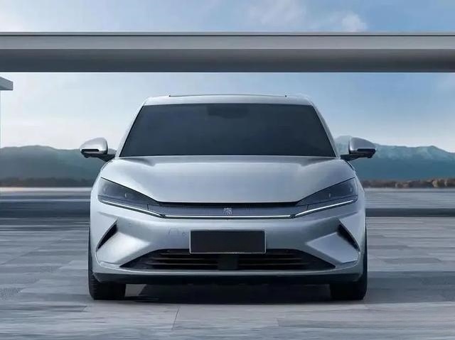 BYD Qin L DM-i 2025