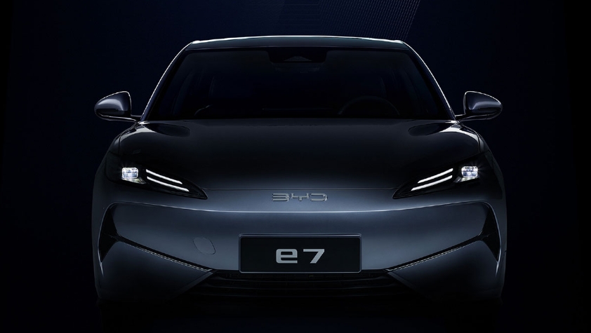 2025 BYD E7