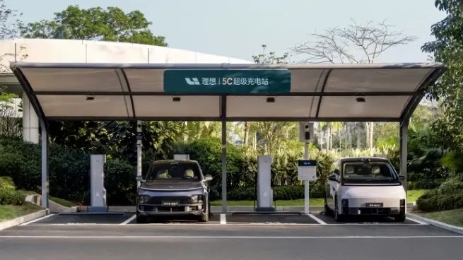 Li Auto's Path to Excellence: Embracing the 'Narrow Gate' Strategy