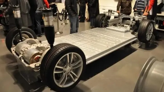 Electric Vehicle Battery Longevity: Debunking Myths and Revealing the Facts